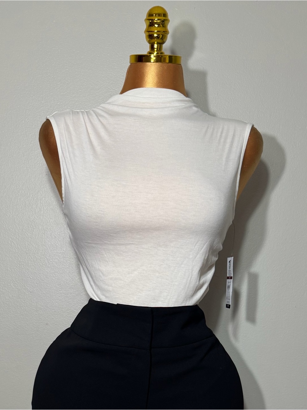 sofia by sofia vergara White Sleeveless Mock Neck Tank